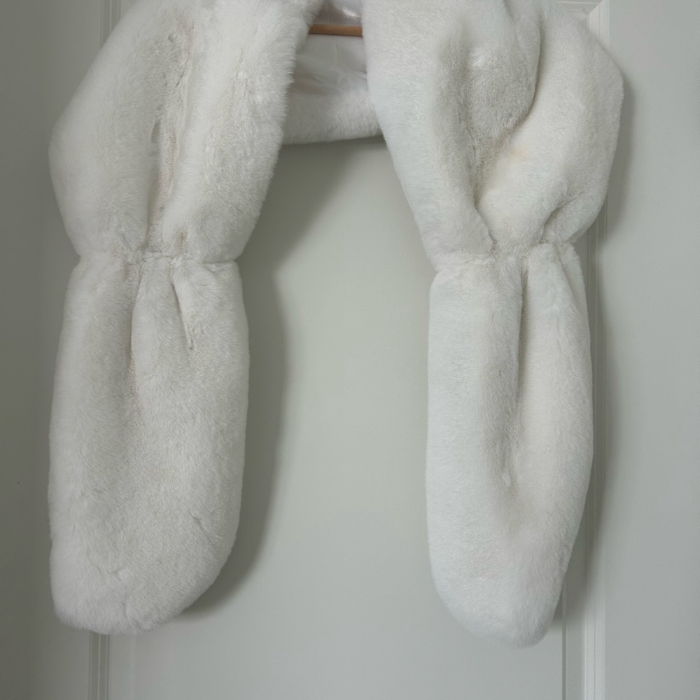 Lulus Elegant White Faux Fur Shawl